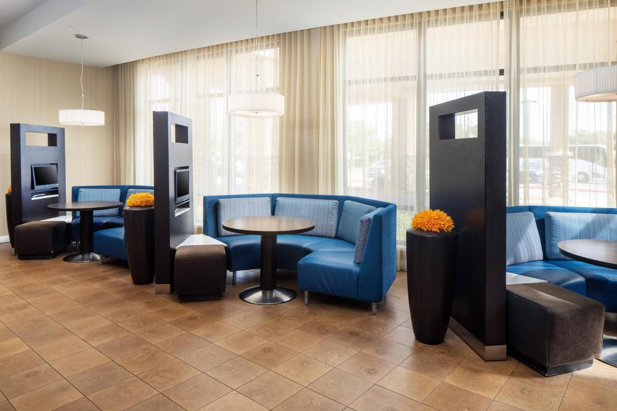Courtyard By Marriott Lubbock Downtown/University Area Buitenkant foto
