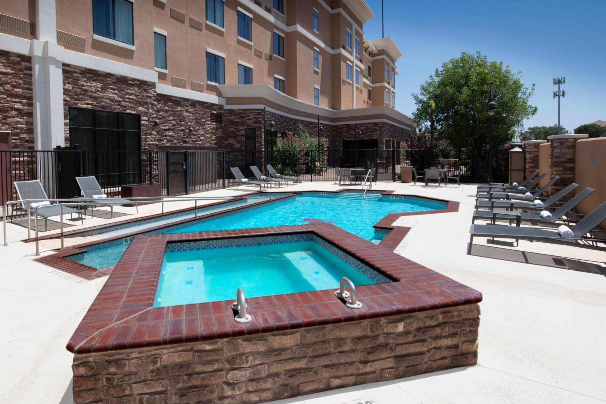 Courtyard By Marriott Lubbock Downtown/University Area Buitenkant foto